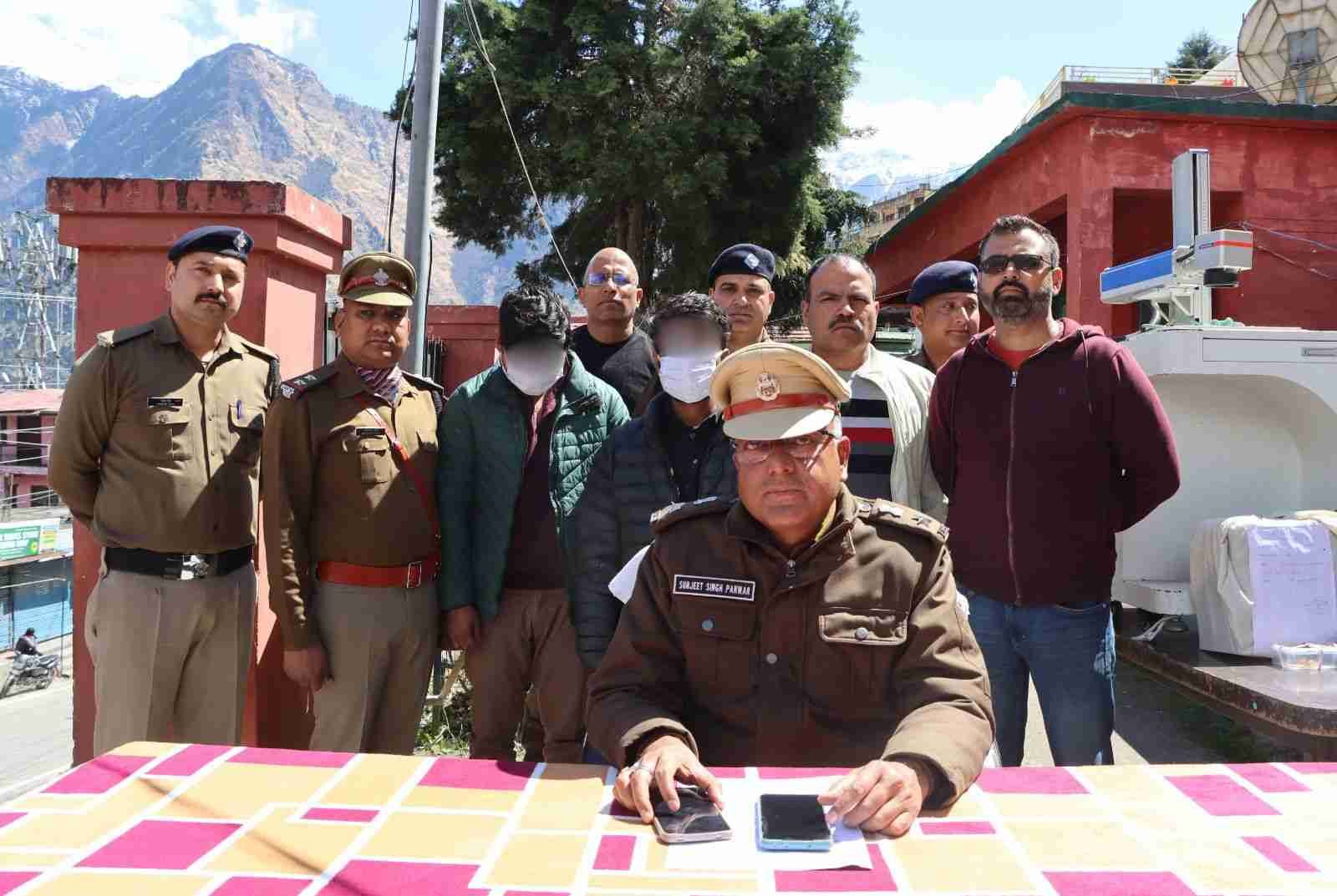 चमोली में फर्जी हॉलमार्क गिरोह का भंडाफोड़, असली सोना बदलकर नकली देने वाले दो आरोपी गिरफ्तार