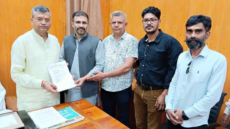 पटेलनगर की समस्याओं को लेकर कांग्रेस प्रतिनिधिमंडल की मेयर से मुलाकात, स्पीड ब्रेकर व सफाई व्यवस्था सुधारने की मांग