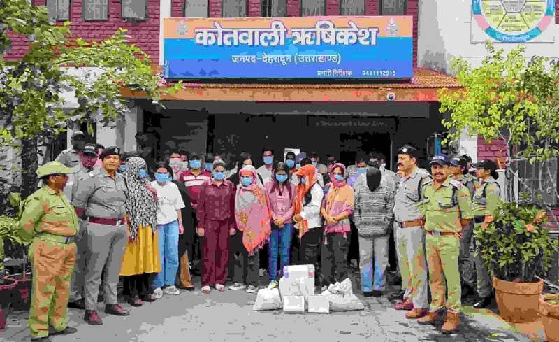 ऋषिकेश में जुआ पार्टी पर पुलिस की बड़ी कार्रवाई, 40 गिरफ्तार; होटल सील, चौकी स्टाफ निलंबित