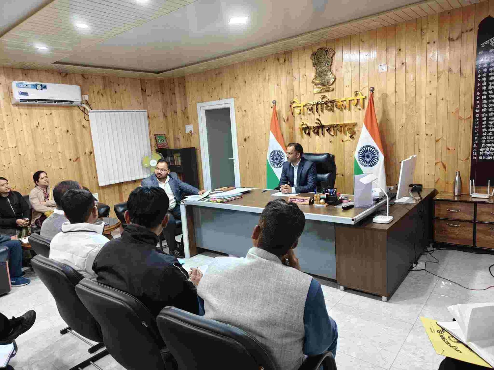 पिथौरागढ़ में गैस वितरण व्यवस्था पर सख्ती, बिना ऑनलाइन बुकिंग सिलेंडर देने पर रोक