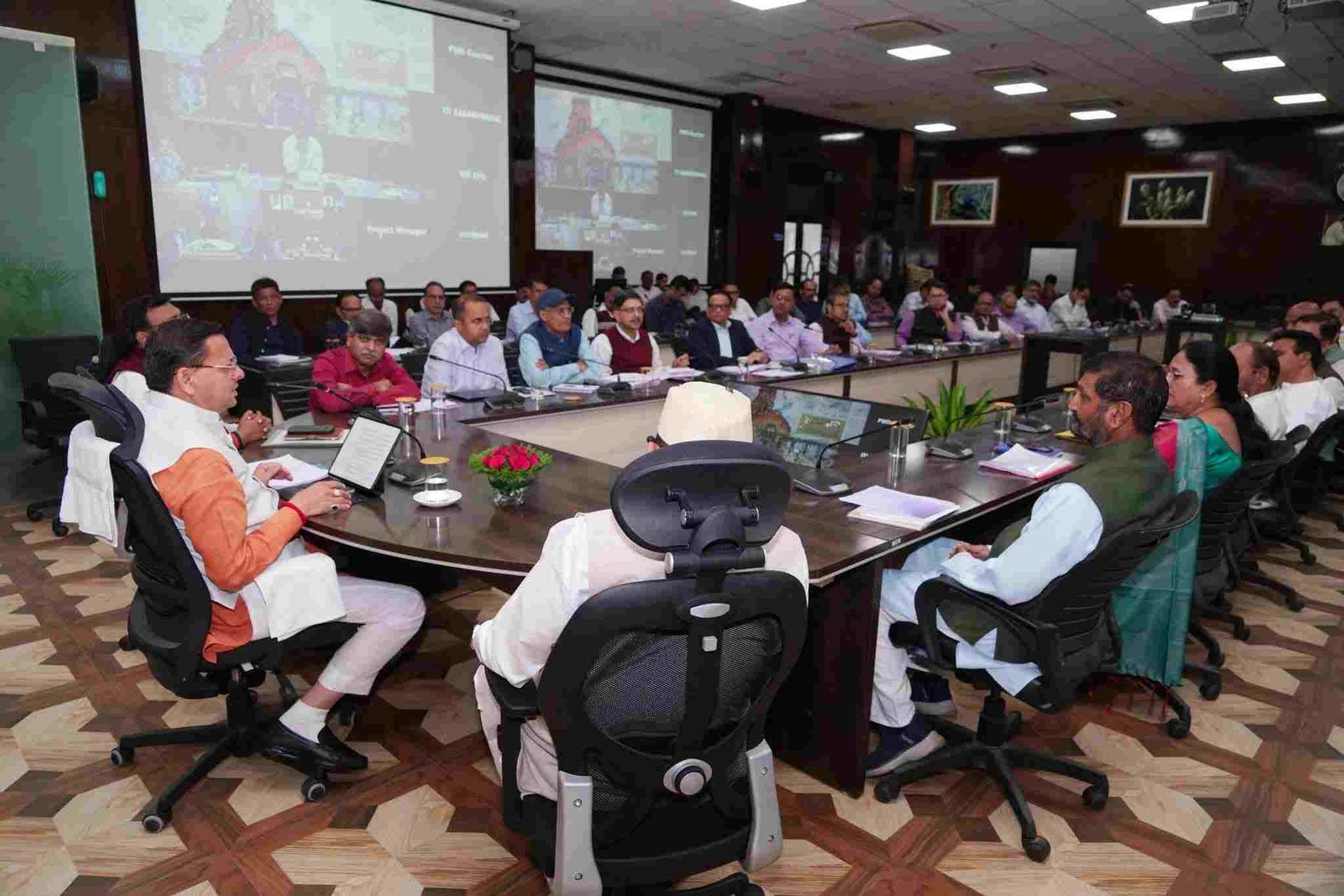 मुख्यमंत्री धामी ने विधानसभा क्षेत्रों की घोषणाओं की समीक्षा की, जनसमस्याओं के त्वरित समाधान और चारधाम तैयारियों पर जोर