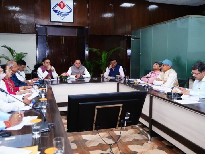 मुख्यमंत्री धामी की सख्ती: घोषणाओं में देरी नहीं होगी बर्दाश्त, जनसमस्याओं के त्वरित समाधान के निर्देश