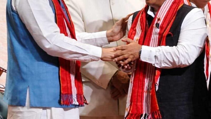 उपराष्ट्रपति सी.पी. राधाकृष्णन ने यूकॉस्ट महानिदेशक प्रो. दुर्गेश पंत को किया सम्मानित