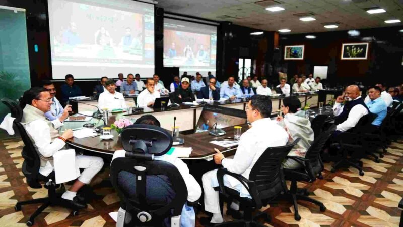 सीएम धामी की सख्ती: 20 दिन में जारी हों लंबित घोषणाओं के जीओ, विकास कार्यों में तेजी के निर्देश