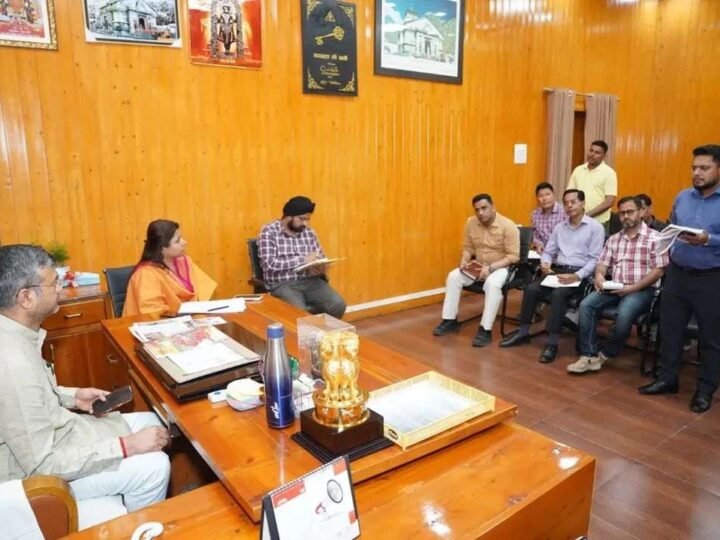 महापौर सौरभ थपलियाल की स्वच्छता पर सख्ती, डोर-टू-डोर कचरा संग्रहण व फॉगिंग तेज करने के निर्देश