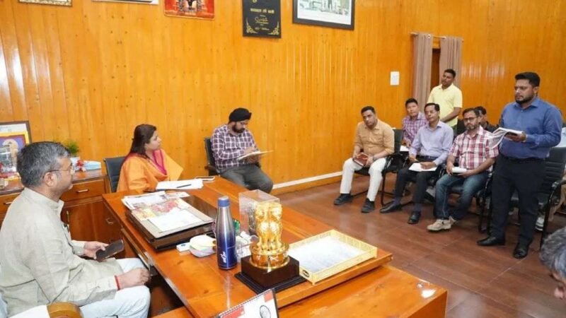 महापौर सौरभ थपलियाल की स्वच्छता पर सख्ती, डोर-टू-डोर कचरा संग्रहण व फॉगिंग तेज करने के निर्देश