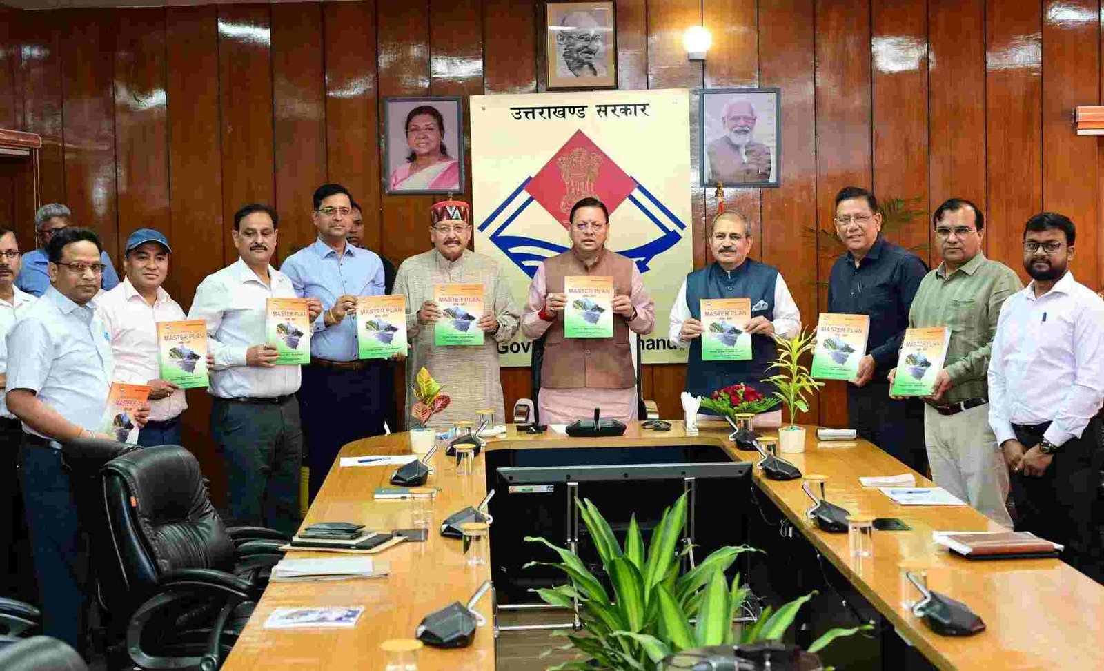 उत्तराखंड में इंफ्रास्ट्रक्चर विकास को नई दिशा, 5 वर्षीय मास्टर प्लान पुस्तिका का विमोचन