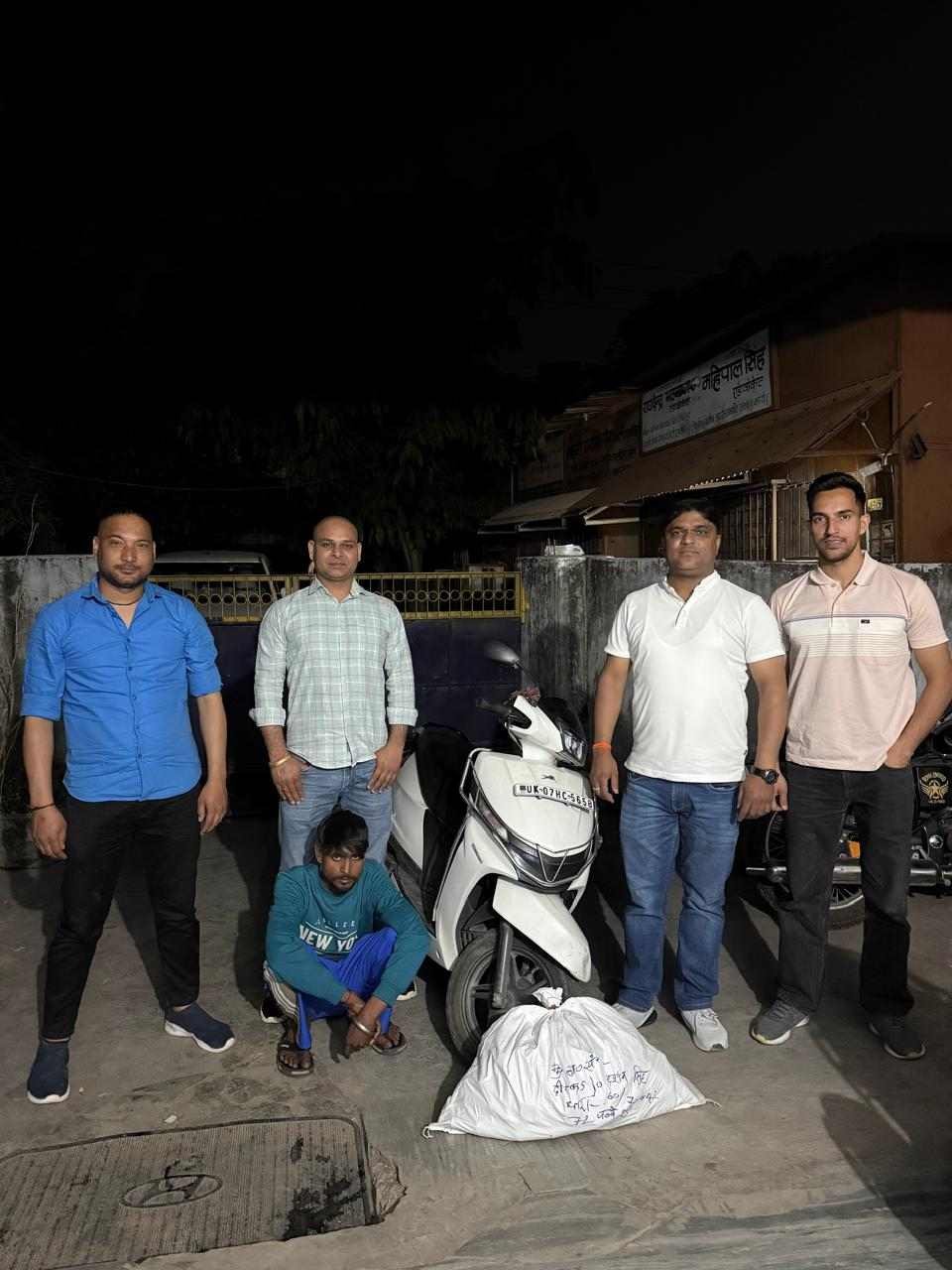 ऋषिकेश में अवैध शराब तस्करी पर कार्रवाई, 72 पव्वे व्हिस्की के साथ आरोपी गिरफ्तारन्यूज: