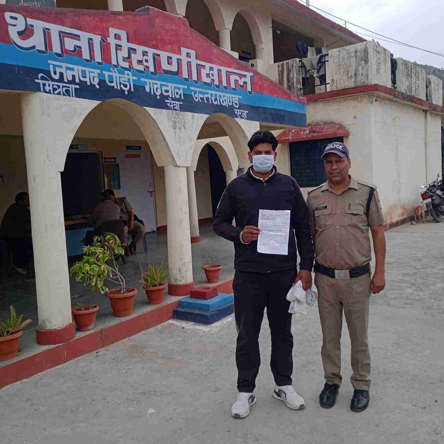 ऑपरेशन प्रहार” में पौड़ी पुलिस की कार्रवाई, आपराधिक रिकॉर्ड वाला नौकर पकड़ा, दुकानदार पर 10 हजार जुर्माना