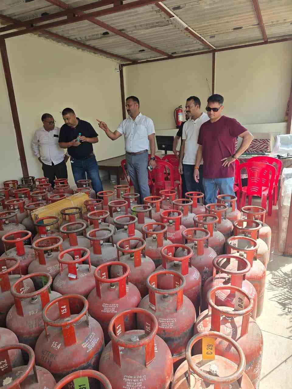 ऑपरेशन प्रहार में एसटीएफ की बड़ी कार्रवाई, रुड़की में 101 एलपीजी सिलेंडर बरामद