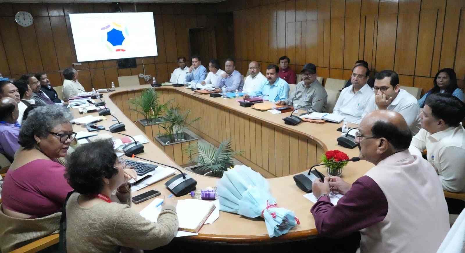 चारधाम यात्रा 2026: स्वास्थ्य सेवाओं को दुरुस्त करने के लिए मंत्री सुबोध उनियाल का सख्त एक्शन