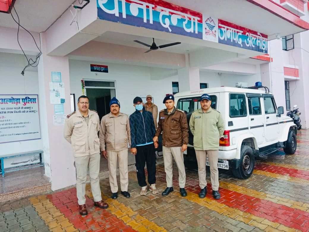 अल्मोड़ा पुलिस की बड़ी सफलता, 2024 से फरार आरोपी पिथौरागढ़ से गिरफ्तार