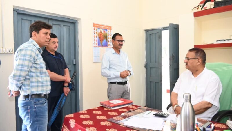 सितारगंज गार्डन का कृषि मंत्री गणेश जोशी ने किया औचक निरीक्षण, कर्मचारियों में मचा हड़कंप
