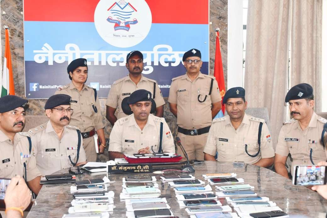 नैनीताल पुलिस की बड़ी सफलता: 37.48 लाख के 200 मोबाइल बरामद, लोगों को लौटाई खुशियां