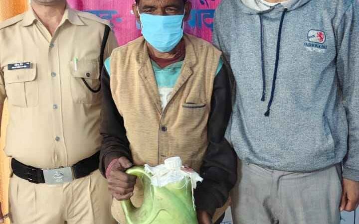 ऑपरेशन “प्रहार” में बड़ी कार्रवाई, 60 पेटी, 51 पव्वे अंग्रेजी शराब व 5 लीटर कच्ची शराब बरामद