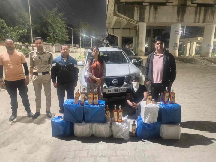 ऋषिकेश आबकारी टीम की बड़ी कार्रवाई: कार से 10 पेटी अवैध अंग्रेजी शराब बरामद, तस्कर गिरफ्तार