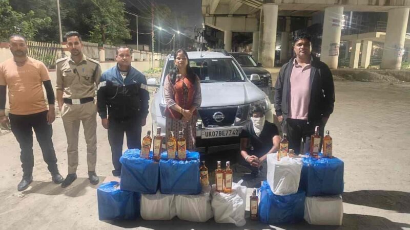 ऋषिकेश आबकारी टीम की बड़ी कार्रवाई: कार से 10 पेटी अवैध अंग्रेजी शराब बरामद, तस्कर गिरफ्तार