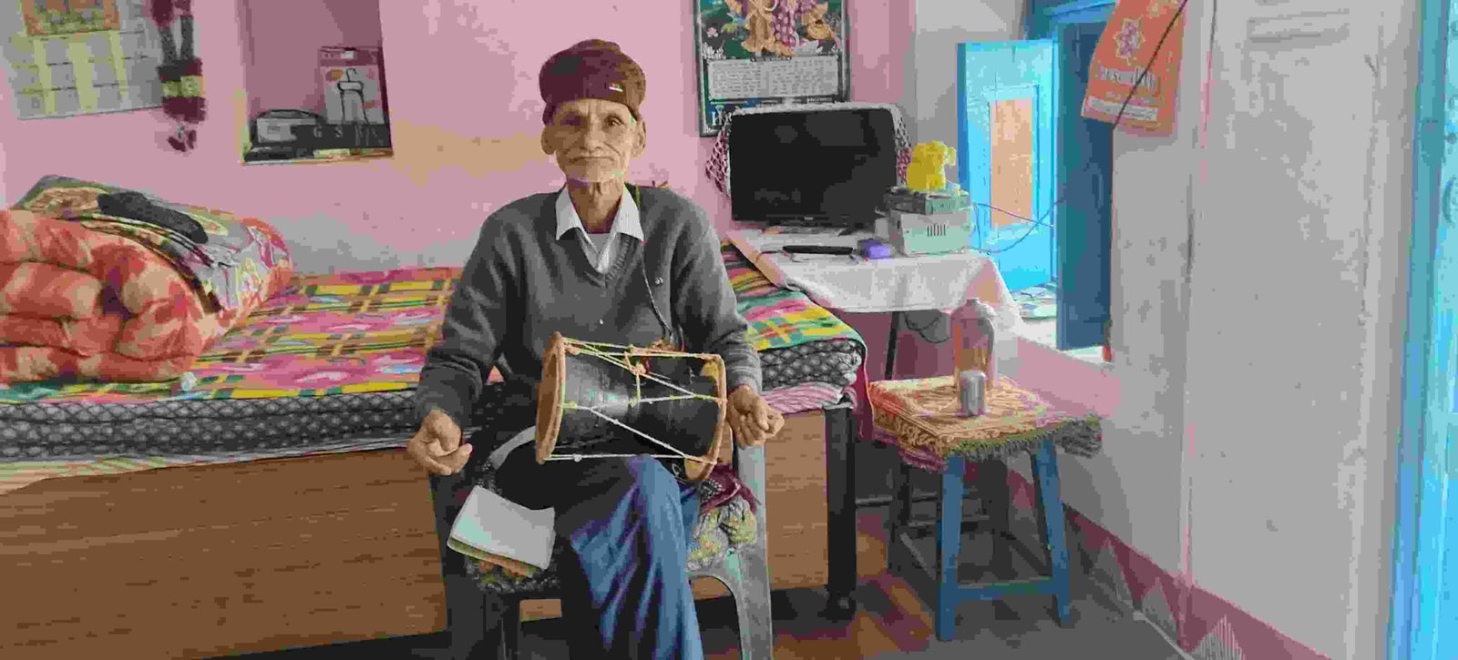 अल्मोड़ा के लोककलाकार गुसाई सिंह राणा के गीतों की सोशल मीडिया पर धूम, सांस्कृतिक मंचों पर बुलाने की मांग