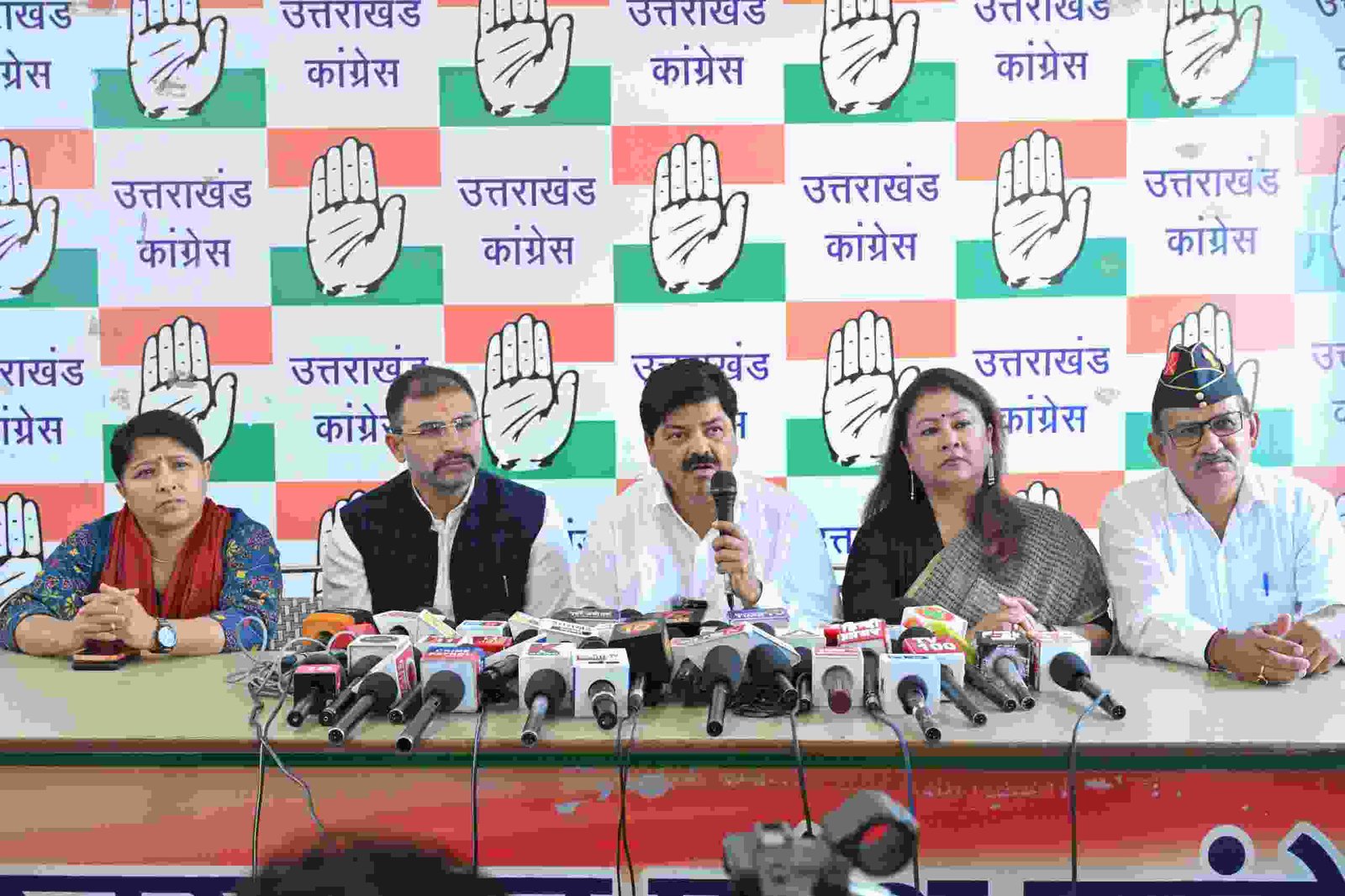 राजीव भवन से कांग्रेस का केंद्र पर हमला, गणेश गोदियाल ने पीएम से मांगे 10 सवालों के जवाब