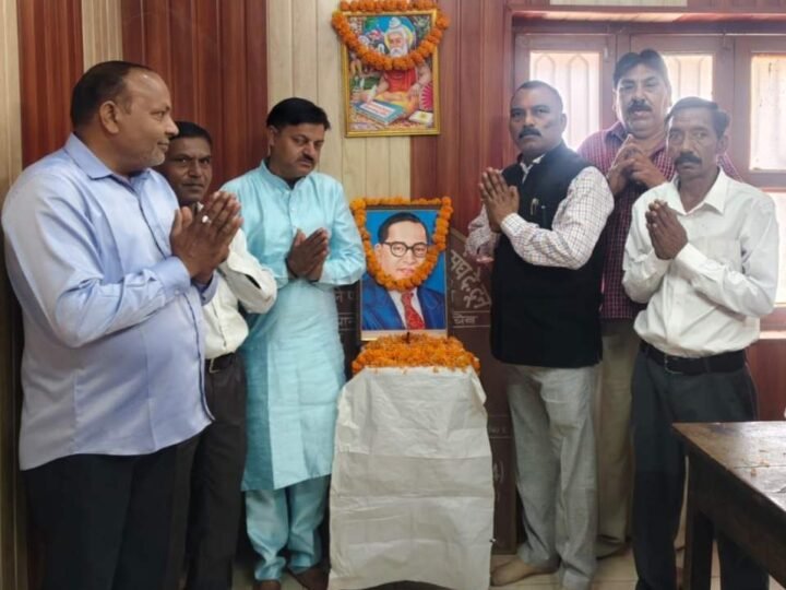 देहरादून में राष्ट्रीय सफाई कर्मचारी यूनियन ने बाबा साहेब को दी श्रद्धांजलि, आदर्शों पर चलने का लिया संकल्प