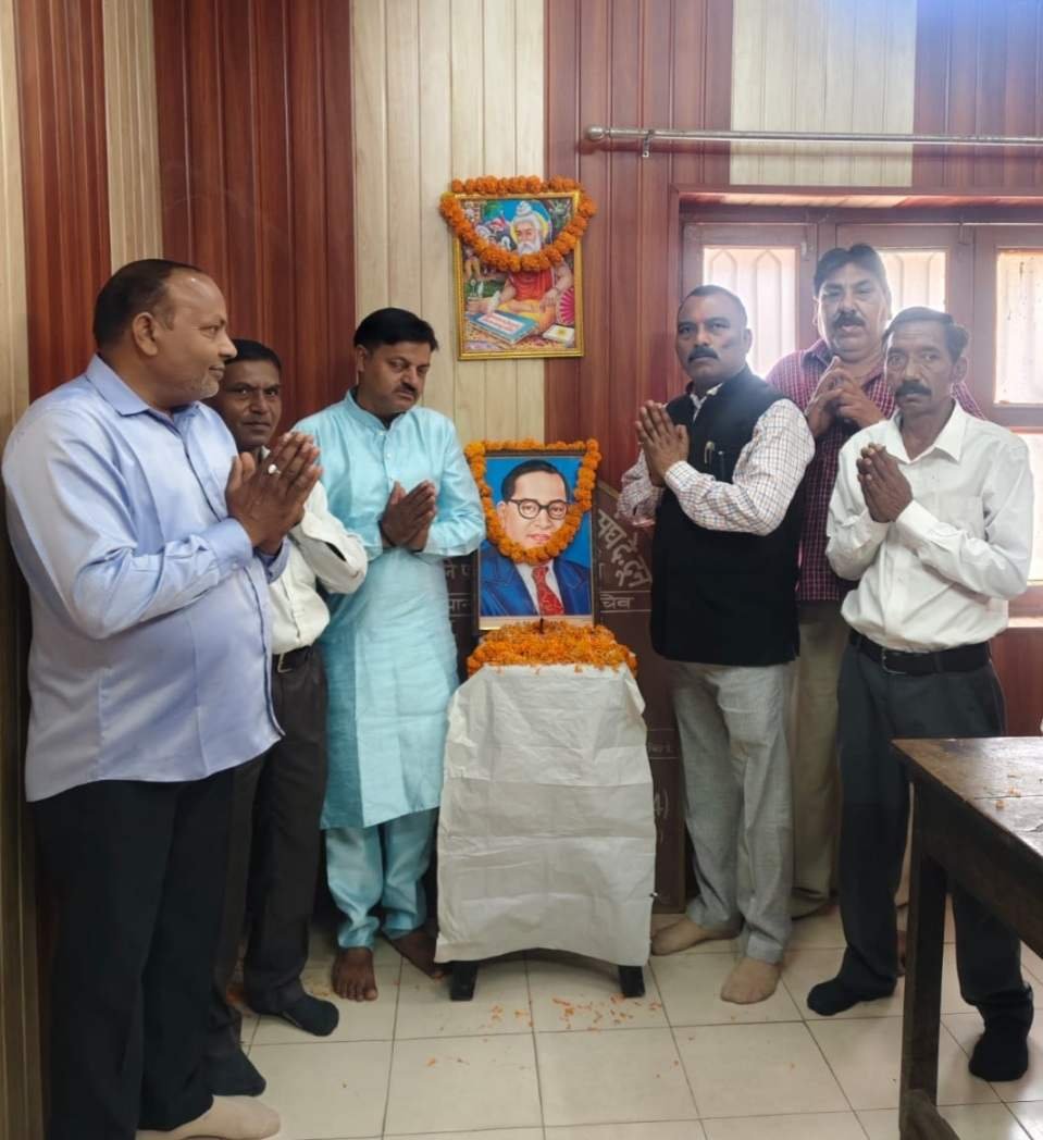 देहरादून में राष्ट्रीय सफाई कर्मचारी यूनियन ने बाबा साहेब को दी श्रद्धांजलि, आदर्शों पर चलने का लिया संकल्प