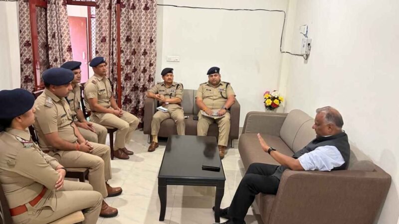 चारधाम यात्रा को लेकर श्रीनगर में ADG प्रशासन ए.पी. अंशुमान ने की समीक्षा, सुरक्षा व व्यवस्थाओं को लेकर दिए सख्त निर्देश