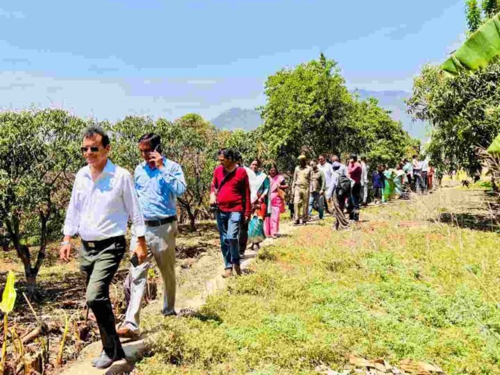 भीमताल ब्लॉक में पीएमजीएसवाई सड़क का निरीक्षण, ब्लॉक प्रमुख ने दिए सुधार के सख्त निर्देश