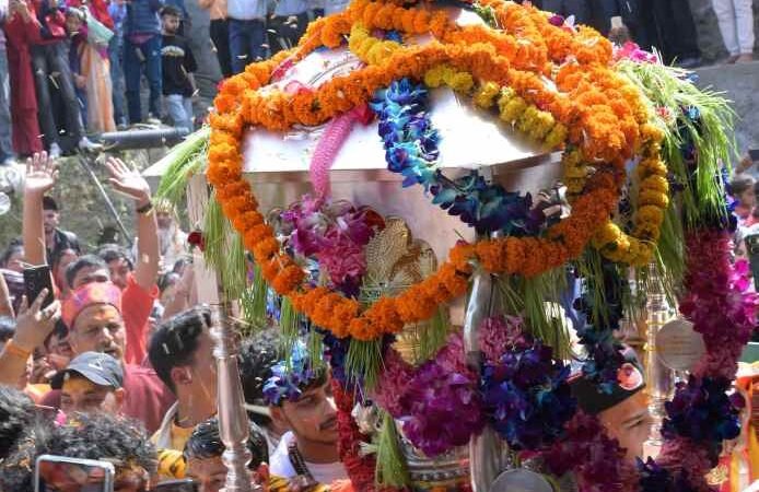बाबा केदार की पंचमुखी उत्सव डोली रवाना, 22 अप्रैल को खुलेंगे केदारनाथ धाम के कपाट