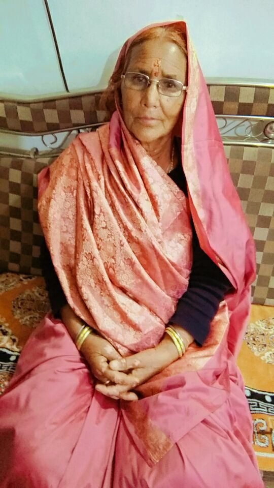 रामलीला मंचन के रंगकर्मी मुकेश, व दीपक को मातृ शोक