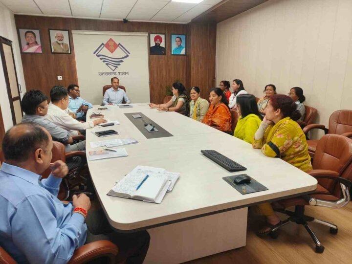 आंगनबाड़ी हड़ताल पर वार्ता बेनतीजा, मानदेय बढ़ोतरी तक आंदोलन जारी; 15 हजार केंद्रों पर ताले