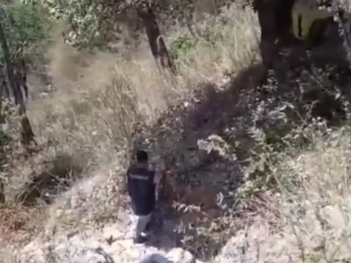 पांच दिन से लापता युवक का मिला गहरी खाई में शव,परिजनों ने लगाया हत्या का आरोप