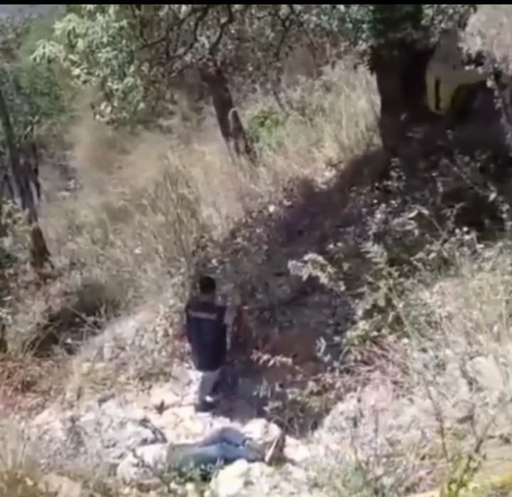 पांच दिन से लापता युवक का मिला गहरी खाई में शव,परिजनों ने लगाया हत्या का आरोप