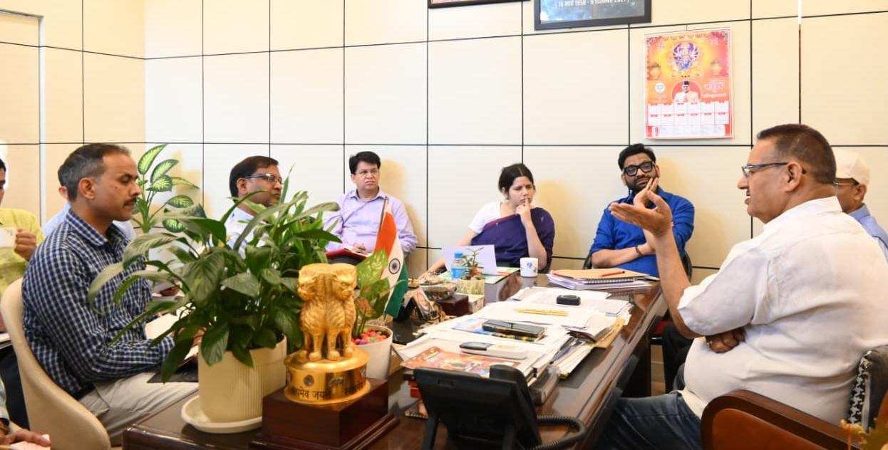 कृषि मंत्री गणेश जोशी की समीक्षा बैठक, योजनाओं में तेजी और किसानों को जल्द मुआवजा देने के निर्देश