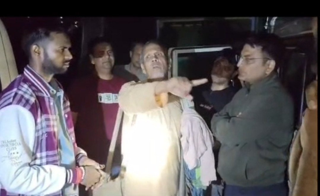 टिहरी पुलिस का साहसिक रेस्क्यू, जंगल में भटके विदेशी नागरिक समेत दो लोगों को सकुशल बचाया