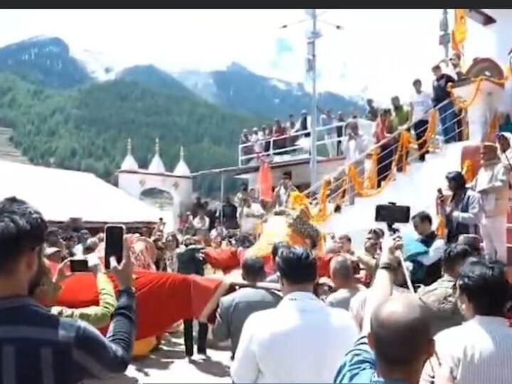 गंगोत्री धाम के लिए मां गंगा की उत्सव डोली रवाना, चारधाम यात्रा का धार्मिक क्रम शुरू