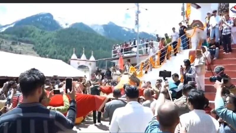 गंगोत्री धाम के लिए मां गंगा की उत्सव डोली रवाना, चारधाम यात्रा का धार्मिक क्रम शुरू