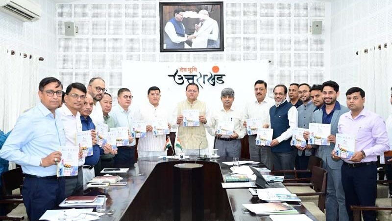 सौर ऊर्जा में उत्तराखण्ड बना अग्रणी, मुख्यमंत्री धामी ने ‘सौर जागरूकता स्मारिका पुस्तिका’ का किया विमोचन