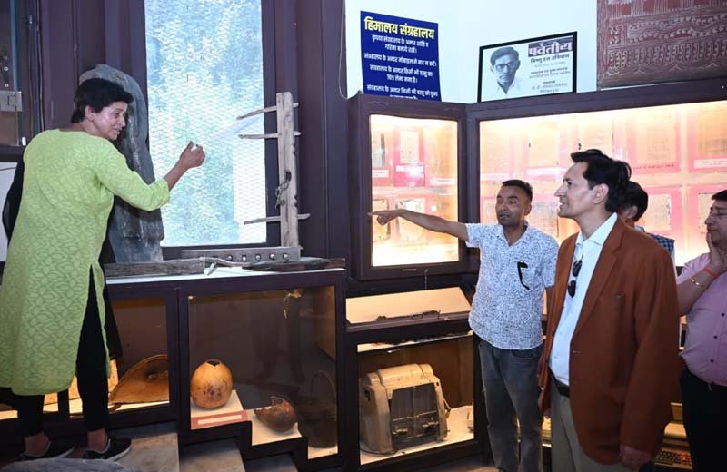 हिमालय संग्रहालय की ऐतिहासिक धरोहरों से नई पीढ़ी को मिल रही संस्कृति की पहचान : दीपक रावत