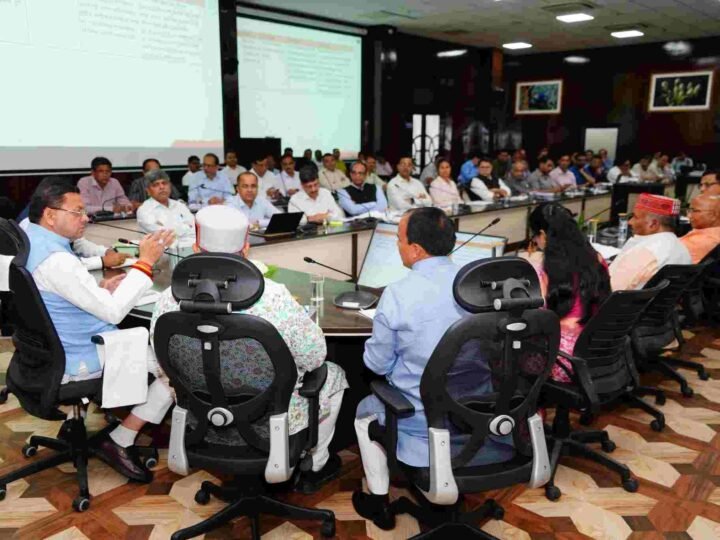 मुख्यमंत्री धामी सख्त, घोषणाओं के समयबद्ध क्रियान्वयन के निर्देश, PERT चार्ट से होगी निगरानी