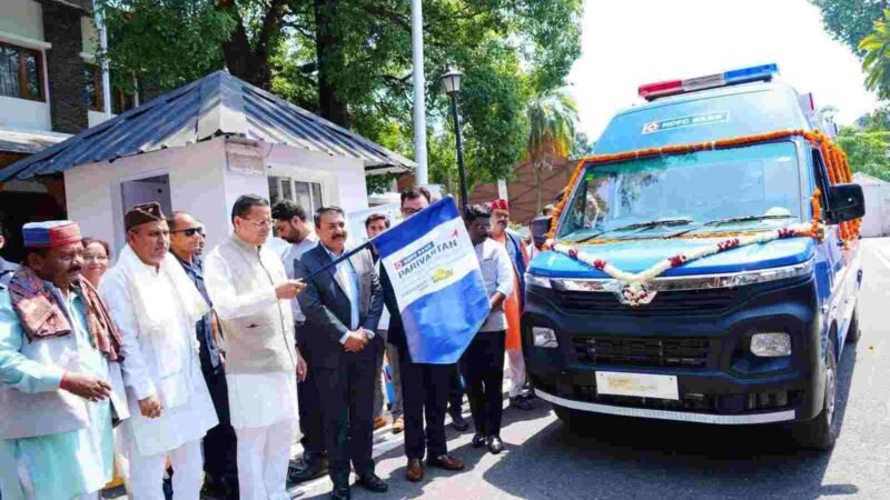 चारधाम और आदि कैलाश यात्रा मार्ग के लिए एम्बुलेंस रवाना, मुख्यमंत्री धामी ने दिखाई हरी झंडी