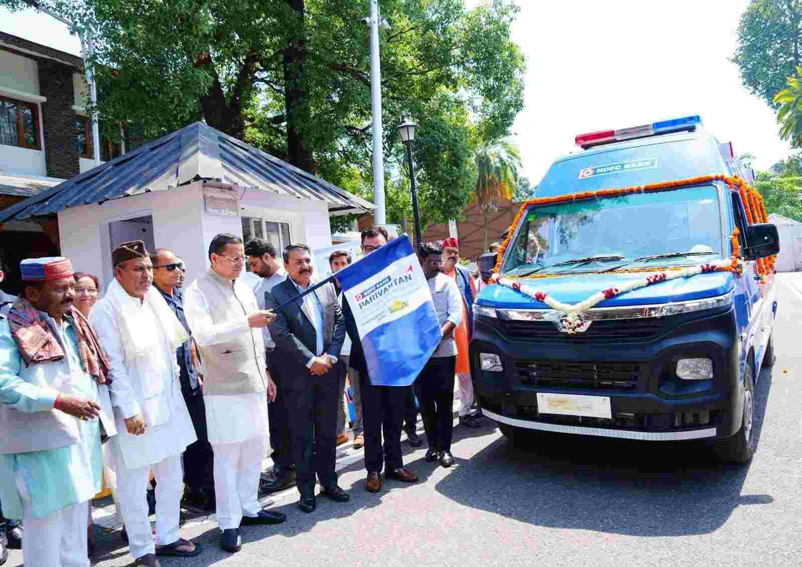 चारधाम और आदि कैलाश यात्रा मार्ग के लिए एम्बुलेंस रवाना, मुख्यमंत्री धामी ने दिखाई हरी झंडी