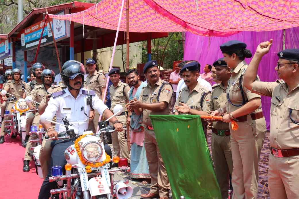 चारधाम यात्रा में ट्रैफिक प्रबंधन के लिए टिहरी पुलिस अलर्ट, SSP श्वेता चौबे ने 14 पेट्रोलिंग यूनिट्स को किया फ्लैग ऑफ