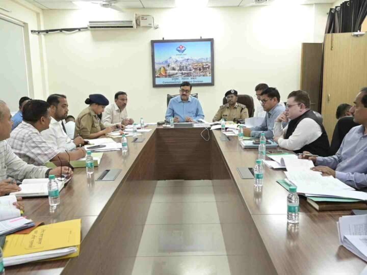 गढ़वाल में लैंड फ्रॉड पर सख्ती: 125 मामलों की सुनवाई, 24 में FIR के निर्देश