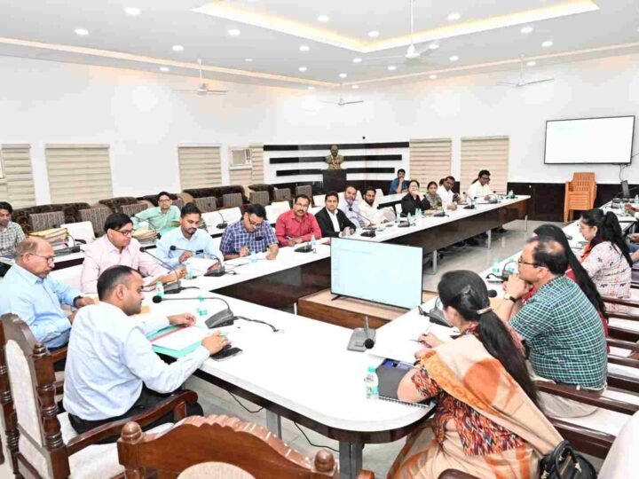 हरिद्वार में डीपीटी व एचपीवी टीकाकरण पर जोर, डीएम ने समन्वय के साथ अभियान तेज करने के दिए निर्देश