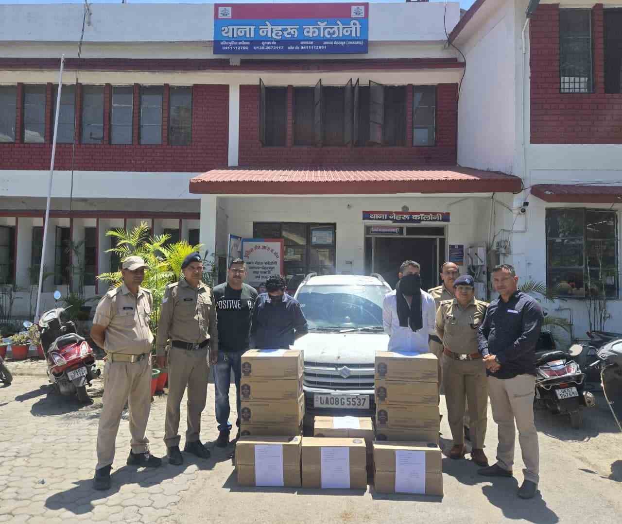 ऑपरेशन प्रहार में दून पुलिस की कार्रवाई, 15 पेटी अवैध शराब के साथ 2 तस्कर गिरफ्तार
