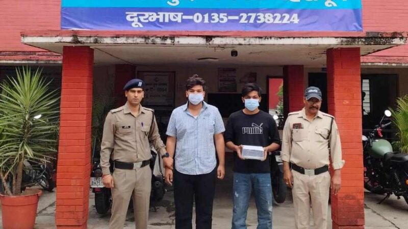 मारपीट और मोबाइल लूट मामले में दून पुलिस की कार्रवाई, दो आरोपी गिरफ्तार