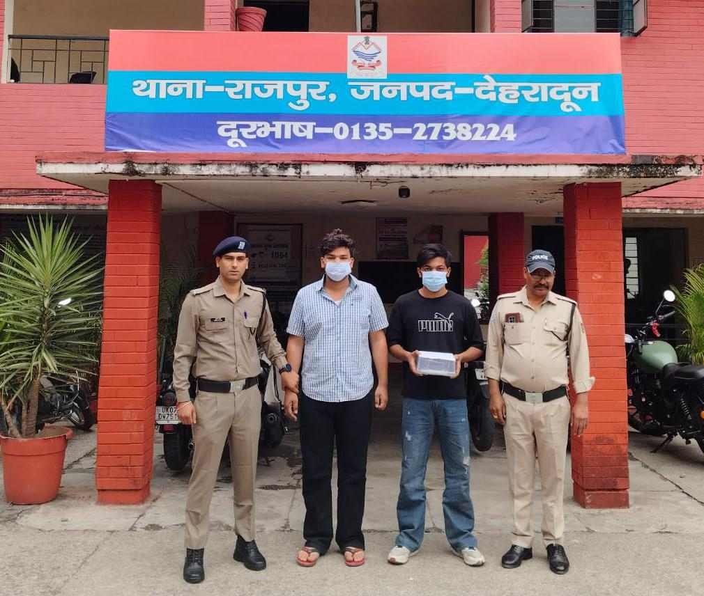 मारपीट और मोबाइल लूट मामले में दून पुलिस की कार्रवाई, दो आरोपी गिरफ्तार