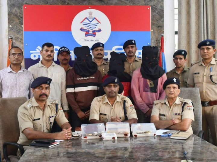 हल्द्वानी पुलिस ने किया शातिर चोर गिरोह का पर्दाफाश, 25 लाख के सोने-चांदी के आभूषण बरामद
