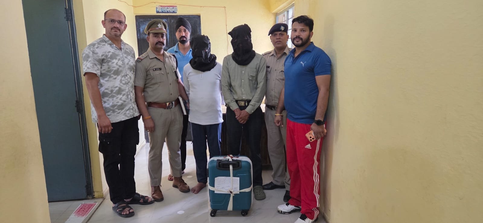 नैनीताल पुलिस और STF की बड़ी कार्रवाई, बुटीक की दुकान से 5 किलो चरस बरामद, दो तस्कर गिरफ्तार