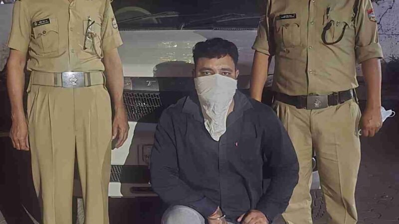 पुलिस से अभद्रता और सरकारी कार्य में बाधा डालने वाला आरोपी कार सहित गिरफ्तार